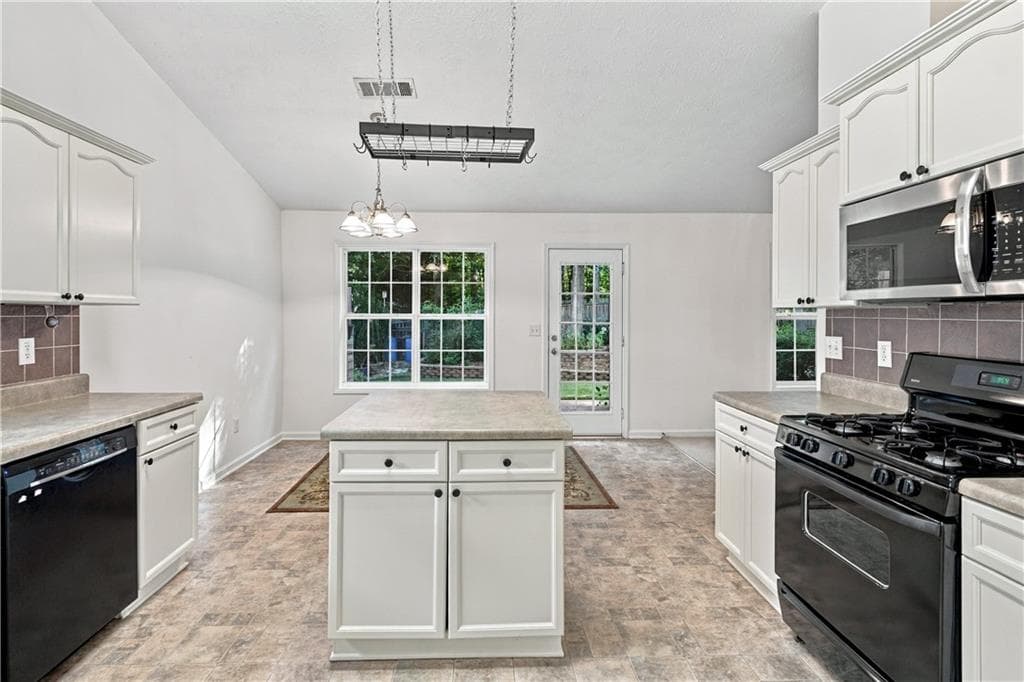 3 bedroom, 2 bathroom, 2,162 sq ft single family residence for sale at 1490 Jami Hollow Way, Lawrenceville, GA 30043 — photo 9