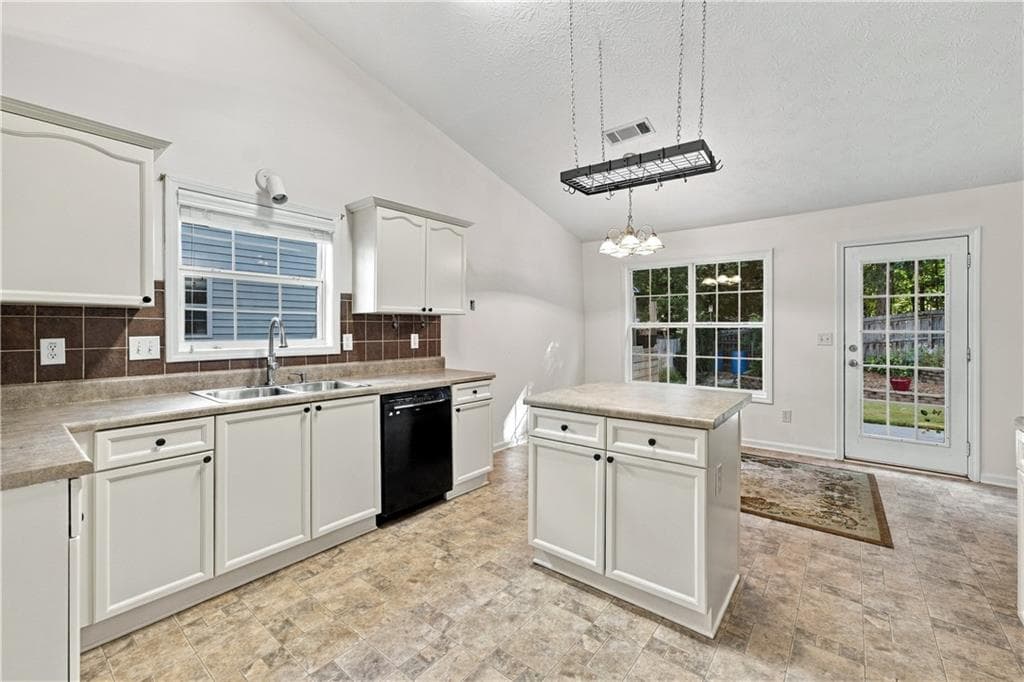 3 bedroom, 2 bathroom, 2,162 sq ft single family residence for sale at 1490 Jami Hollow Way, Lawrenceville, GA 30043 — photo 10