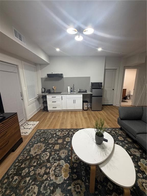 1 bedroom, 1 bathroom, 1,000 sq ft other for rent at 2342 Suncrest Lane, Atlanta, GA 30345 for $1,500 a month — photo 2