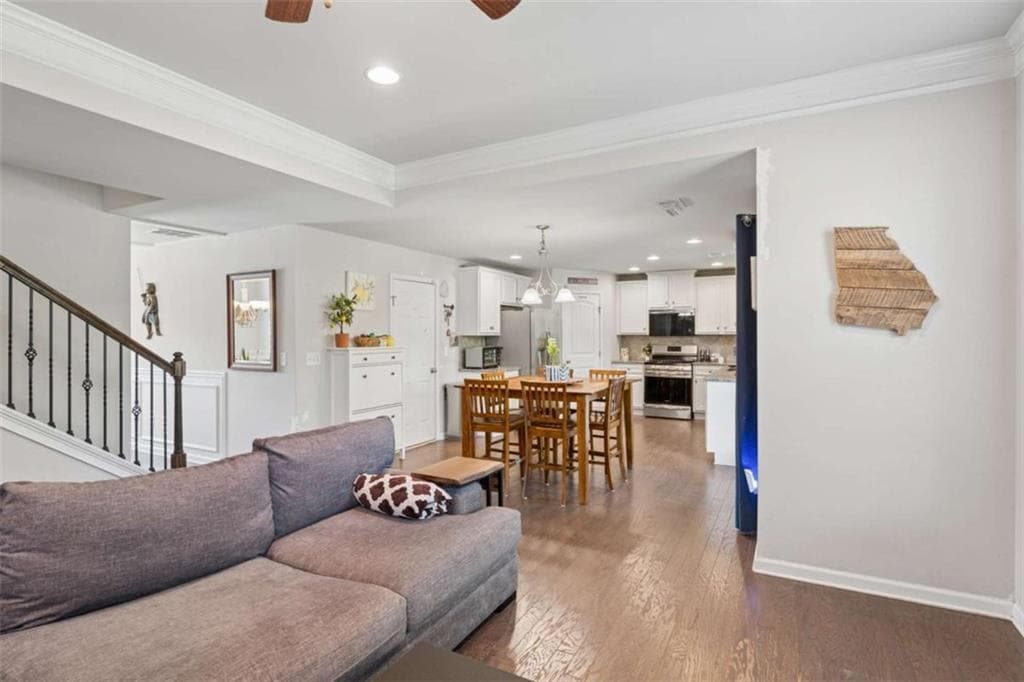 5 bedroom, 3 bathroom, 2,971 sq ft single family residence for sale at 5752 Shore Isle Court, Flowery Branch, GA 30542 — photo 8