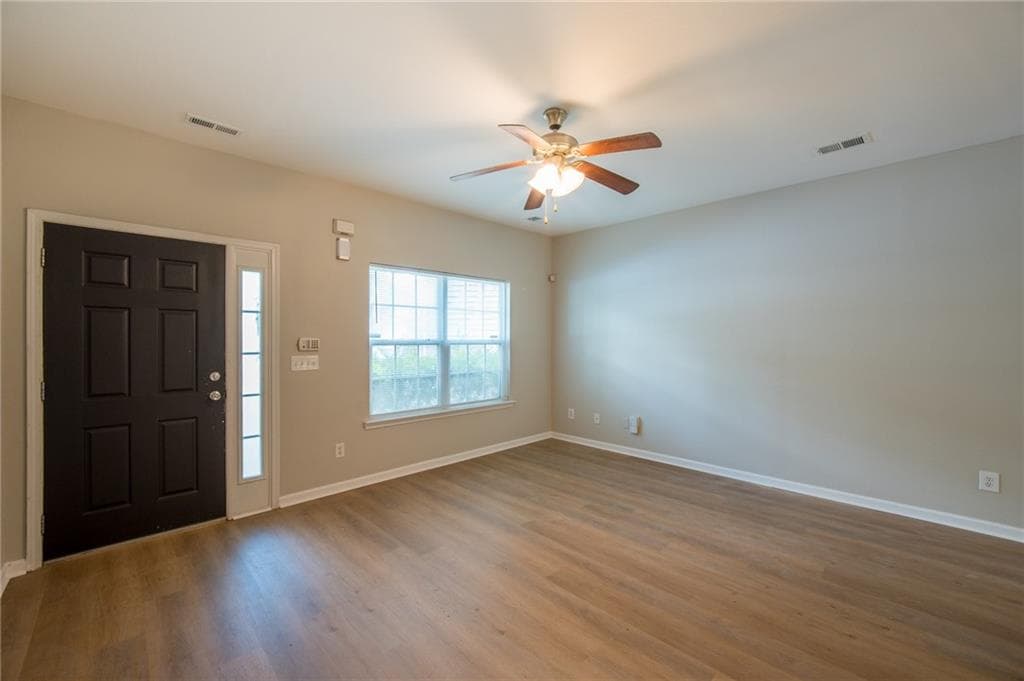 3 bedroom, 3 bathroom, 1,372 sq ft townhouse for sale at 511 Creel Lane, Atlanta, GA 30349 — photo 2