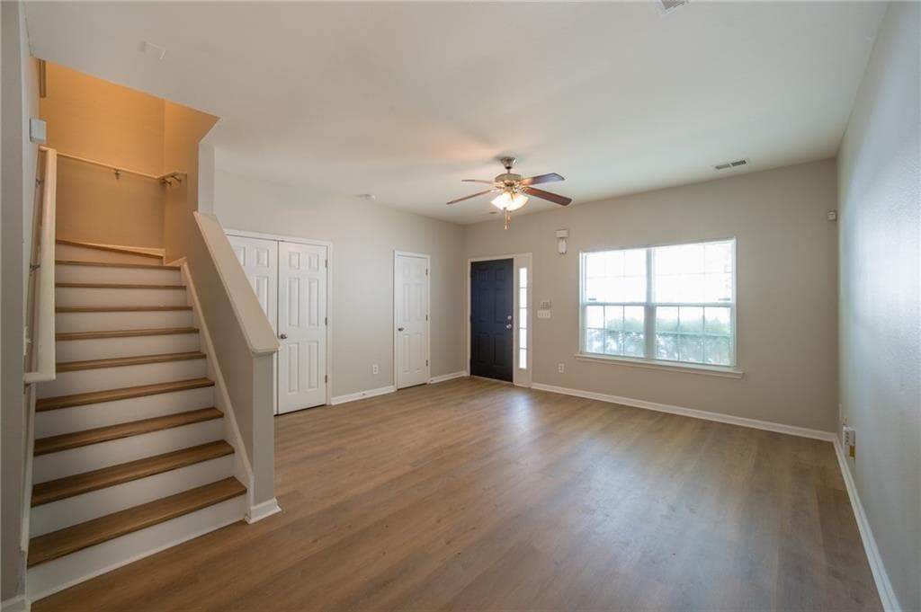 3 bedroom, 3 bathroom, 1,372 sq ft townhouse for sale at 511 Creel Lane, Atlanta, GA 30349 — photo 3