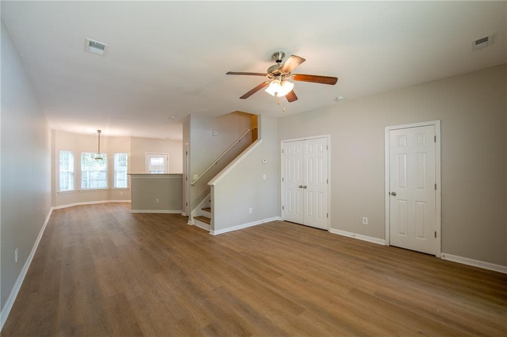 3 bedroom, 3 bathroom, 1,372 sq ft townhouse for sale at 511 Creel Lane, Atlanta, GA 30349 — photo 4