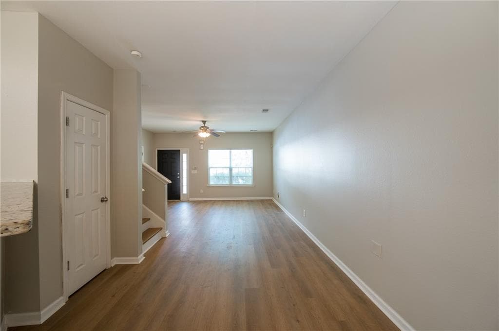 3 bedroom, 3 bathroom, 1,372 sq ft townhouse for sale at 511 Creel Lane, Atlanta, GA 30349 — photo 5