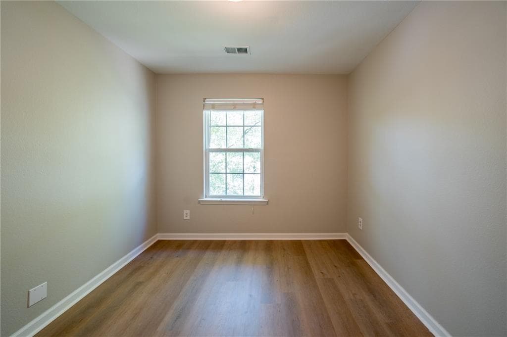 3 bedroom, 3 bathroom, 1,372 sq ft townhouse for sale at 511 Creel Lane, Atlanta, GA 30349 — photo 8