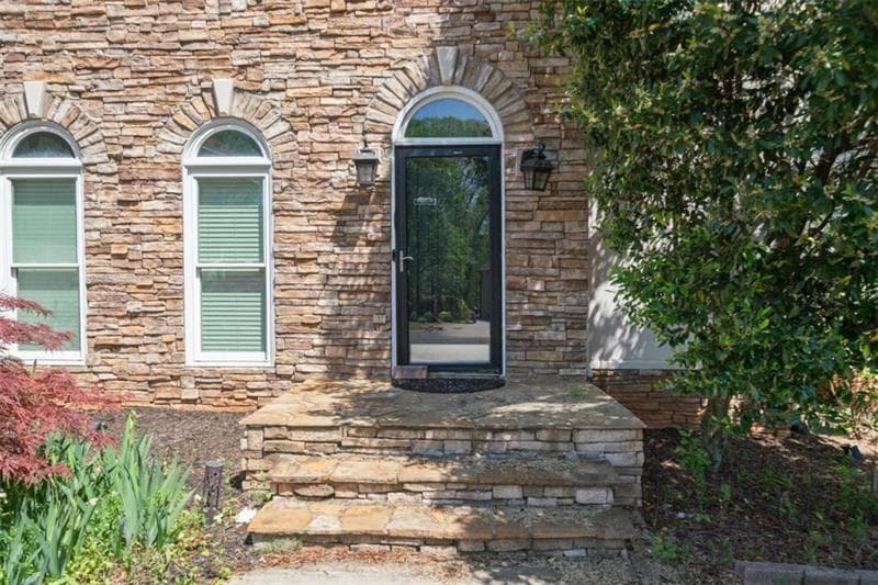 5 bedroom, 6 bathroom, 4,986 sq ft single family residence for rent at 1230 Old Home Place Court, Cumming, GA 30041 for $3,995 a month — photo 2