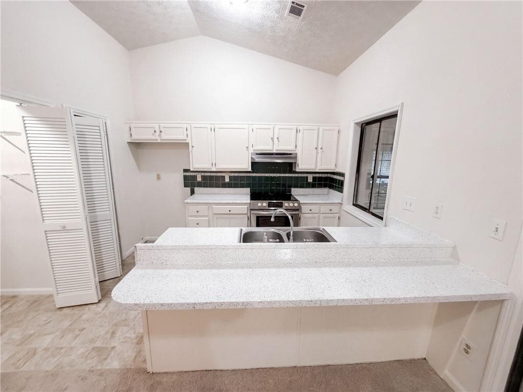 3 bedroom, 2 bathroom, 1,318 sq ft single family residence under contract at 5330 Garvey Drive, Fairburn, GA 30213 — photo 2