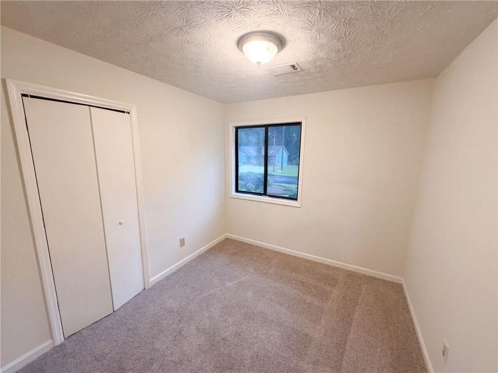 3 bedroom, 2 bathroom, 1,318 sq ft single family residence under contract at 5330 Garvey Drive, Fairburn, GA 30213 — photo 6