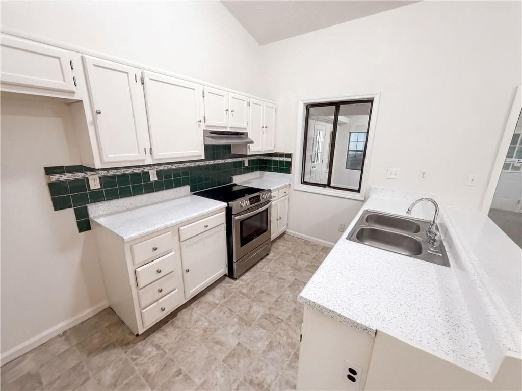 3 bedroom, 2 bathroom, 1,318 sq ft single family residence under contract at 5330 Garvey Drive, Fairburn, GA 30213 — photo 8