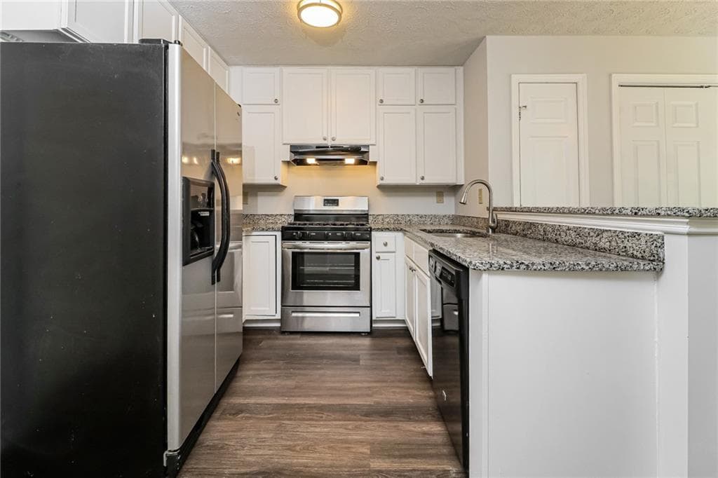 3 bedroom, 3 bathroom, 2,276 sq ft single family residence for sale at 4050 Paloverde Drive, Kennesaw, GA 30144 — photo 2