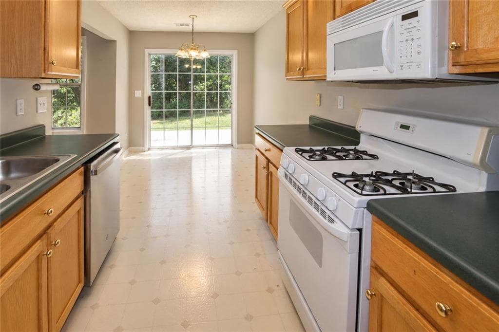 3 bedroom, 2 bathroom, 1,486 sq ft single family residence for rent at 227 Westwind Drive, Ball Ground, GA 30107 for $1,995 a month — photo 8