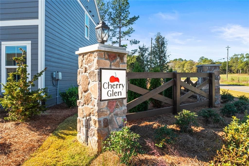5 bedroom, 3 bathroom, 2,800 sq ft single family residence under contract at 1018 Blossom Lane, Euharlee, GA 30145 — photo 5