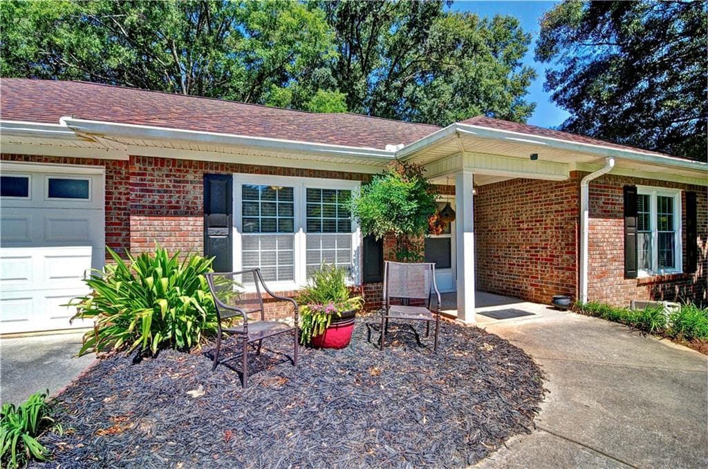 3 bedroom, 2 bathroom, 1,920 sq ft single family residence for sale at 2520 Morningside Drive, Austell, GA 30106 — photo 2