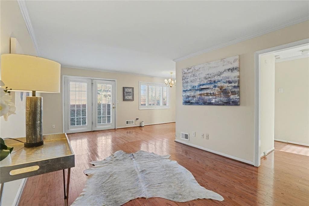 2 bedroom, 2 bathroom, 886 sq ft condominium for sale at 5375 Roswell Road B1, Sandy Springs, GA 30342 — photo 4