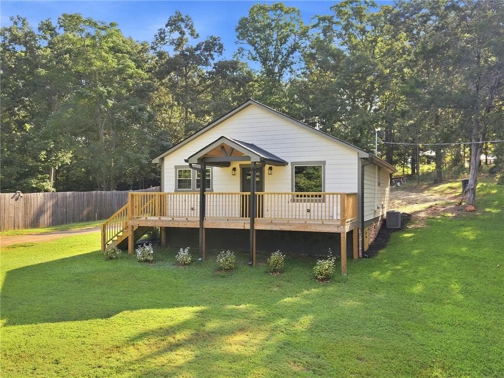 2 bedroom, 2 bathroom, 1,083 sq ft single family residence for sale at 200 Eleanor Drive, Covington, GA 30016 — photo 4
