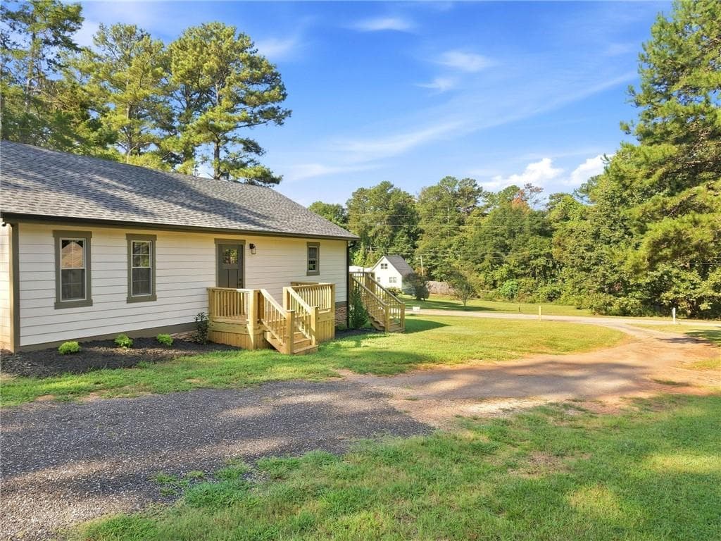 2 bedroom, 2 bathroom, 1,083 sq ft single family residence for sale at 200 Eleanor Drive, Covington, GA 30016 — photo 5