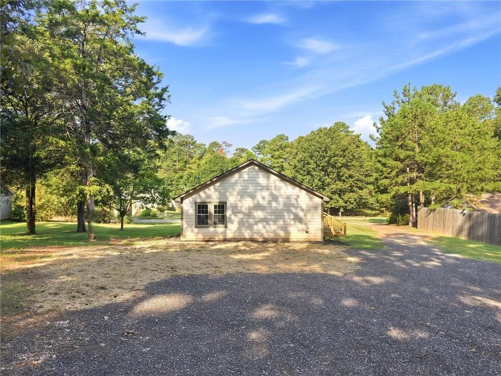 2 bedroom, 2 bathroom, 1,083 sq ft single family residence for sale at 200 Eleanor Drive, Covington, GA 30016 — photo 8
