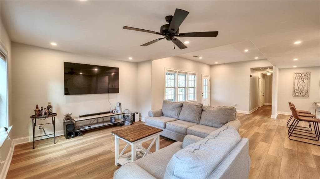 3 bedroom, 2 bathroom, 1,311 sq ft single family residence under contract at 1402 Wethersfield Road, Snellville, GA 30078 — photo 9
