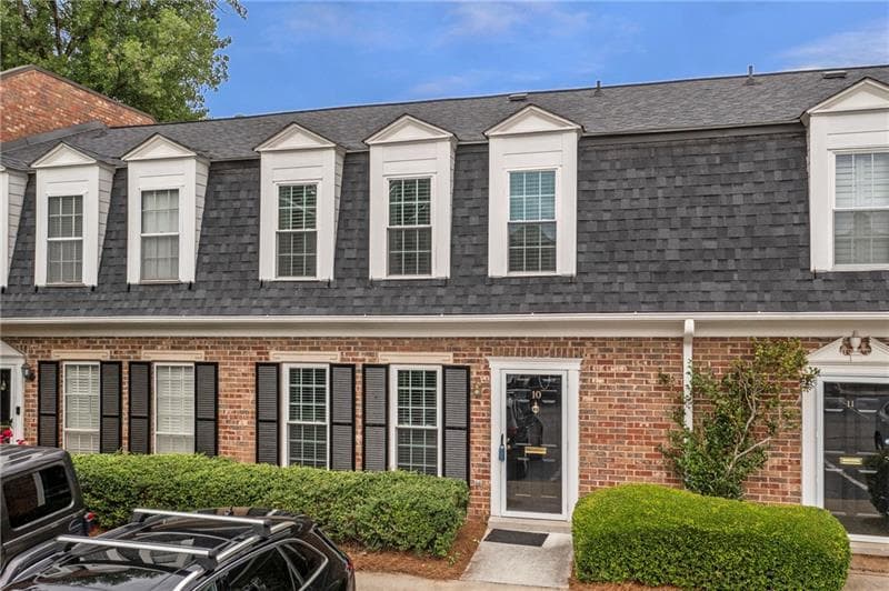 2 bedroom, 3 bathroom, 1,320 sq ft condominium for sale at 10 Market Square Place, Atlanta, GA 30318