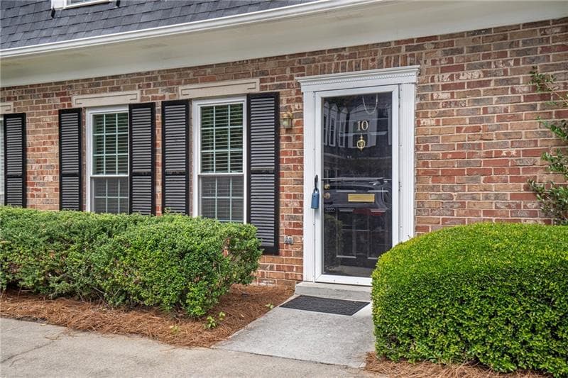 2 bedroom, 3 bathroom, 1,320 sq ft condominium for sale at 10 Market Square Place, Atlanta, GA 30318 — photo 2