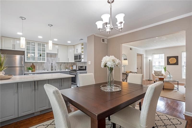2 bedroom, 3 bathroom, 1,320 sq ft condominium for sale at 10 Market Square Place, Atlanta, GA 30318 — photo 7