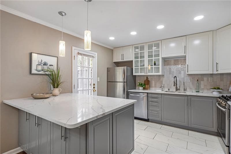 2 bedroom, 3 bathroom, 1,320 sq ft condominium for sale at 10 Market Square Place, Atlanta, GA 30318 — photo 9
