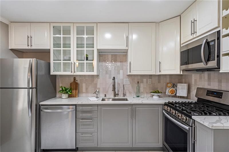 2 bedroom, 3 bathroom, 1,320 sq ft condominium for sale at 10 Market Square Place, Atlanta, GA 30318 — photo 10