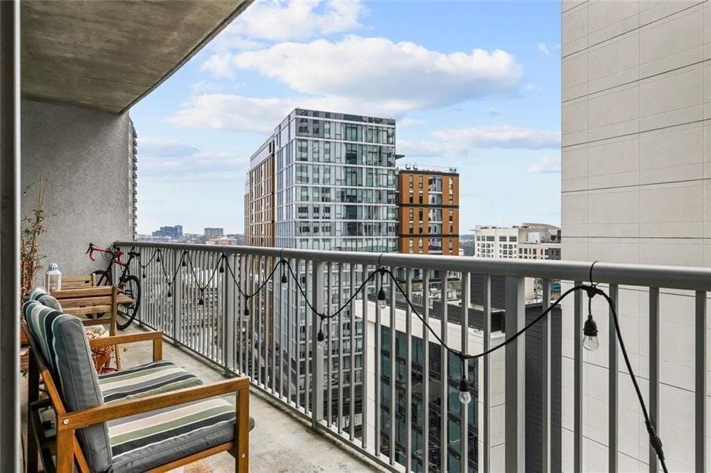 1 bedroom, 1 bathroom, 866 sq ft condominium for sale at 44 Peachtree Place 1225, Atlanta, GA 30309 — photo 2