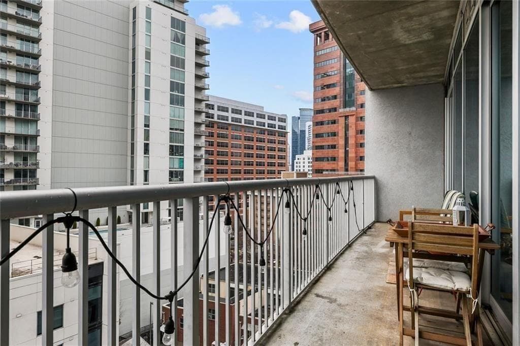 1 bedroom, 1 bathroom, 866 sq ft condominium for sale at 44 Peachtree Place 1225, Atlanta, GA 30309 — photo 3