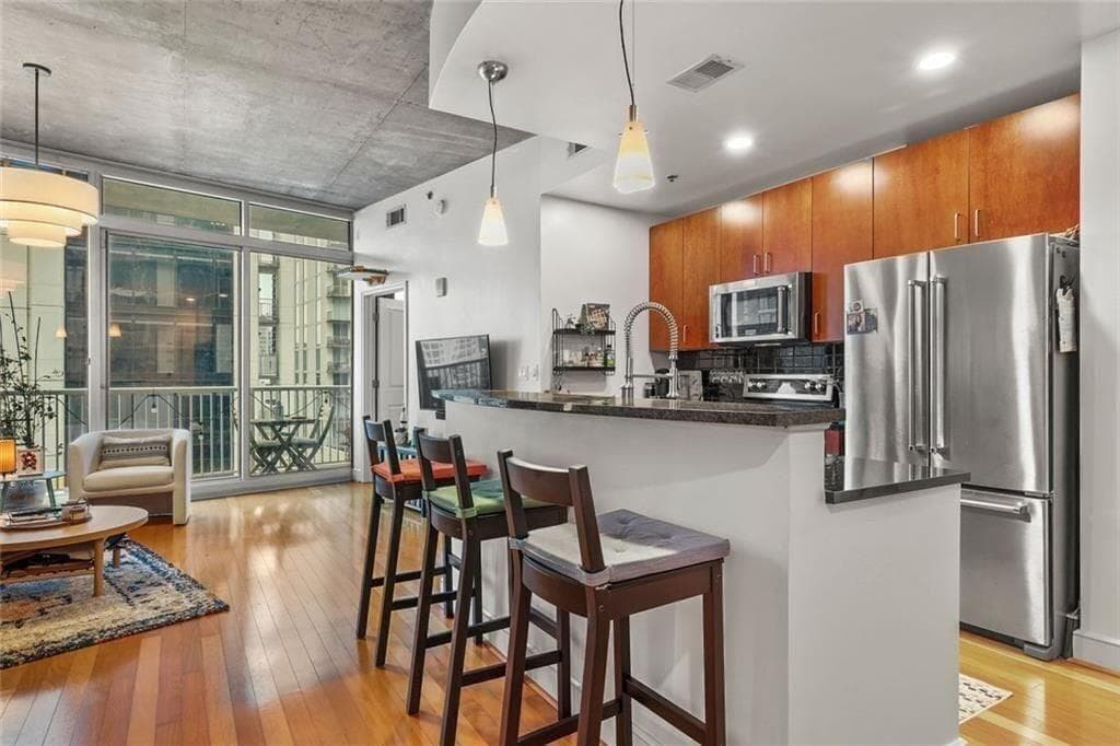 1 bedroom, 1 bathroom, 866 sq ft condominium for sale at 44 Peachtree Place 1225, Atlanta, GA 30309 — photo 4