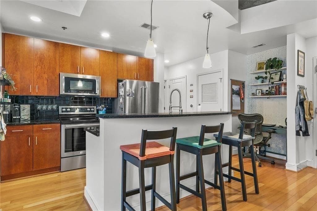 1 bedroom, 1 bathroom, 866 sq ft condominium for sale at 44 Peachtree Place 1225, Atlanta, GA 30309 — photo 9