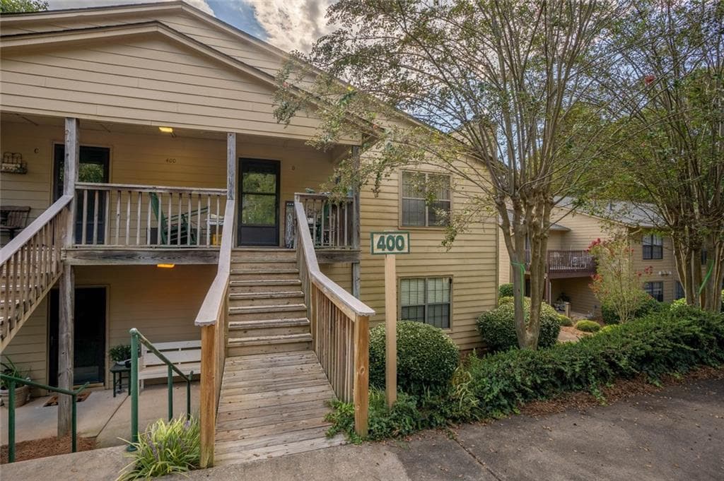 2 bedroom, 2 bathroom, 1,297 sq ft condominium for sale at 2235 Old Hamilton Place 400D, Gainesville, GA 30507