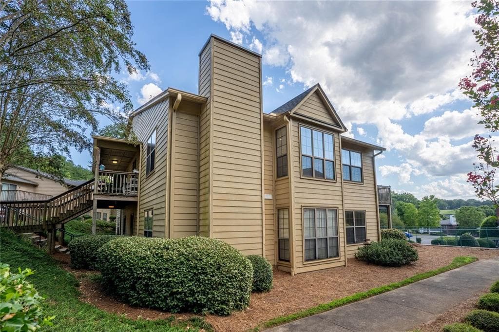 2 bedroom, 2 bathroom, 1,297 sq ft condominium for sale at 2235 Old Hamilton Place 400D, Gainesville, GA 30507 — photo 2
