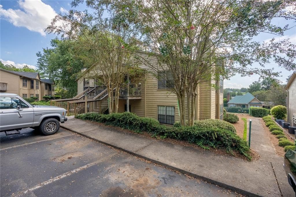 2 bedroom, 2 bathroom, 1,297 sq ft condominium for sale at 2235 Old Hamilton Place 400D, Gainesville, GA 30507 — photo 3