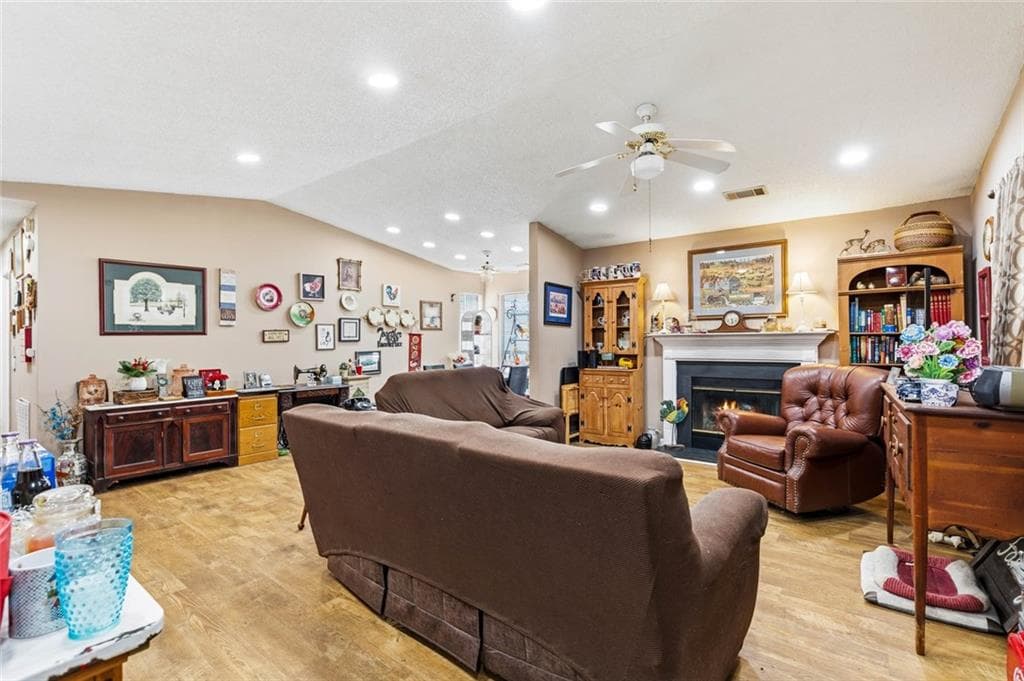 2 bedroom, 2 bathroom, 1,297 sq ft condominium for sale at 2235 Old Hamilton Place 400D, Gainesville, GA 30507 — photo 5