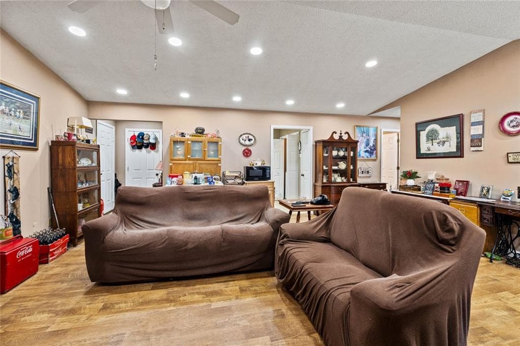 2 bedroom, 2 bathroom, 1,297 sq ft condominium for sale at 2235 Old Hamilton Place 400D, Gainesville, GA 30507 — photo 6