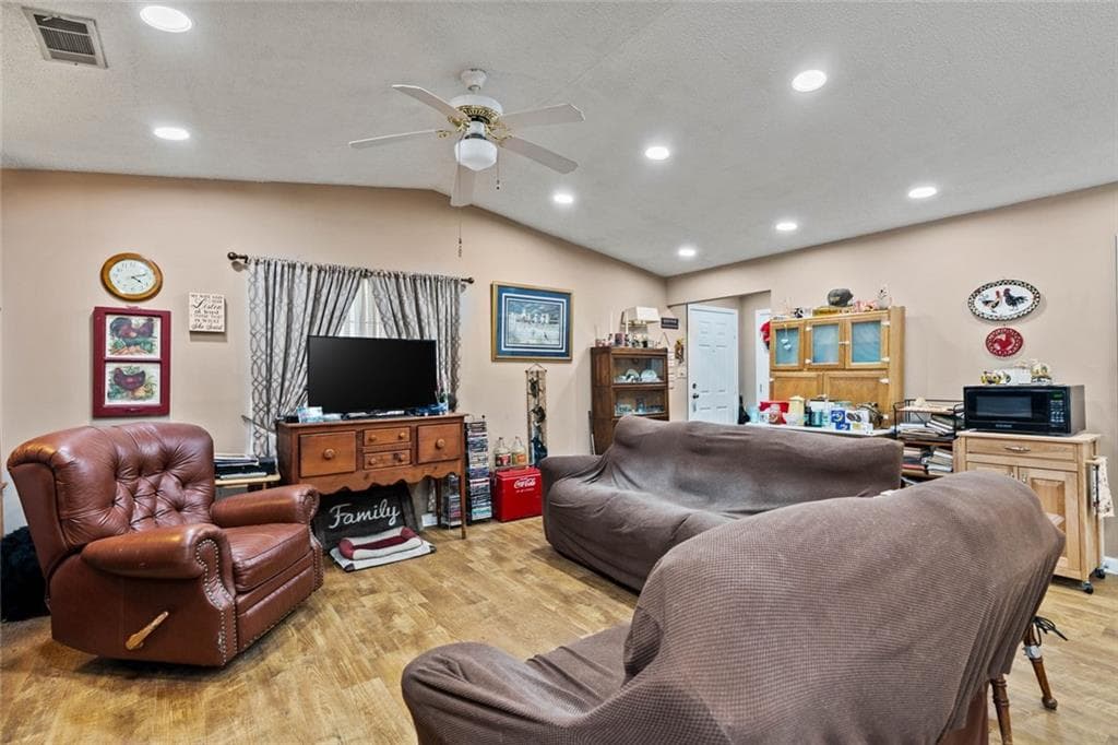 2 bedroom, 2 bathroom, 1,297 sq ft condominium for sale at 2235 Old Hamilton Place 400D, Gainesville, GA 30507 — photo 7