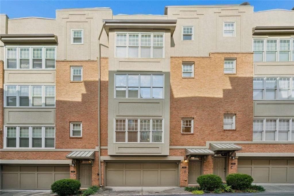 3 bedroom, 3 bathroom, 2,010 sq ft townhouse for sale at 1380 Parkview Lane, Atlanta, GA 30324 — photo 5