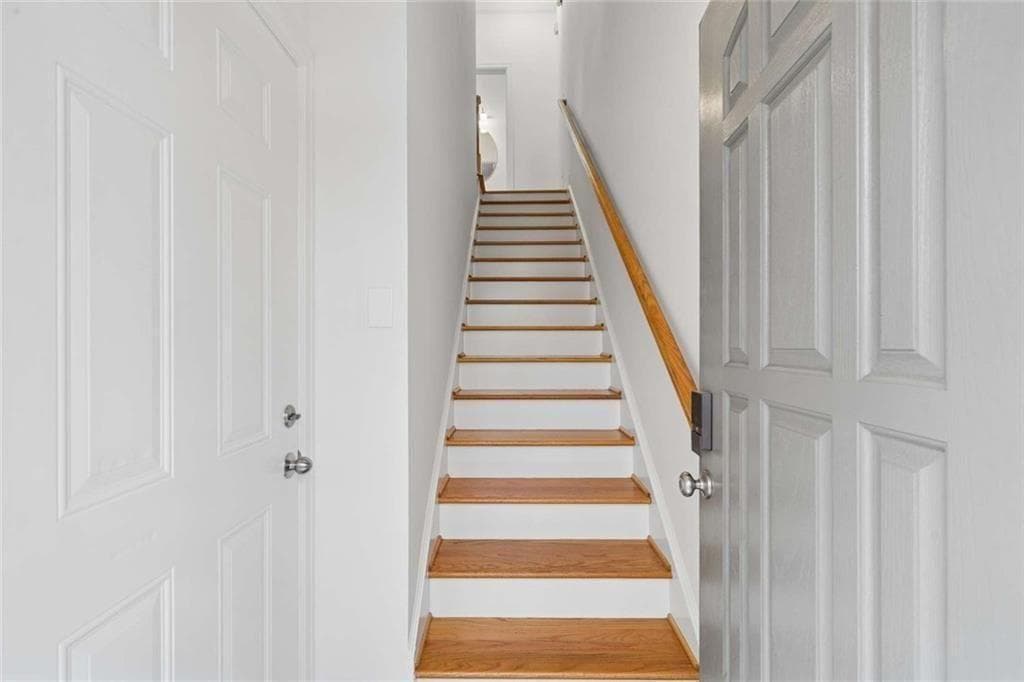 3 bedroom, 3 bathroom, 2,010 sq ft townhouse for sale at 1380 Parkview Lane, Atlanta, GA 30324 — photo 6