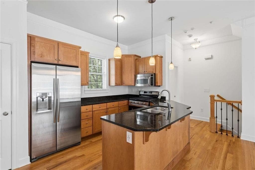 3 bedroom, 3 bathroom, 2,010 sq ft townhouse for sale at 1380 Parkview Lane, Atlanta, GA 30324 — photo 8