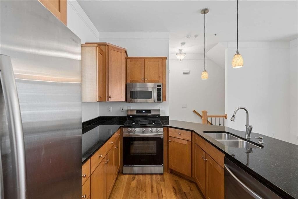 3 bedroom, 3 bathroom, 2,010 sq ft townhouse for sale at 1380 Parkview Lane, Atlanta, GA 30324 — photo 10