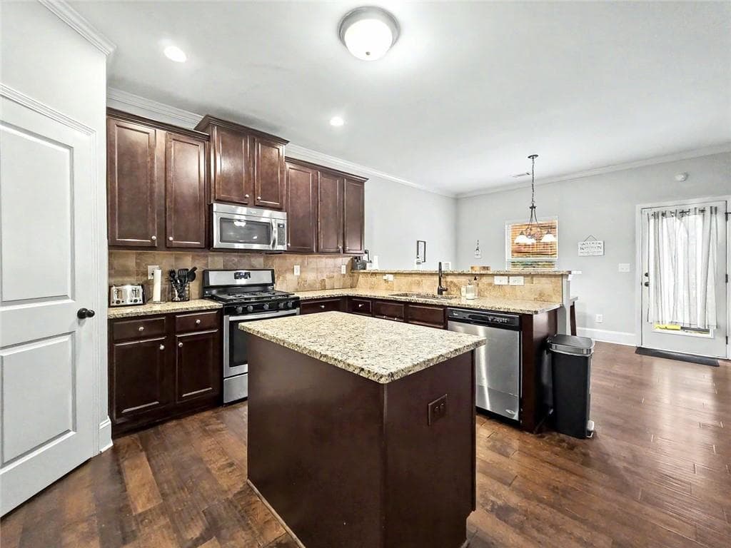 5 bedroom, 4 bathroom, 4,102 sq ft single family residence for sale at 2015 Chapel Estates Lane, Dacula, GA 30019 — photo 6