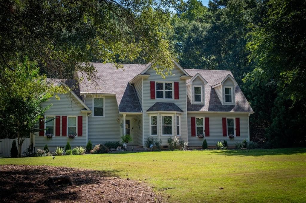 5 bedroom, 3 bathroom, 3,157 sq ft single family residence for sale at 110 Clearview Circle, Mcdonough, GA 30253 — photo 2