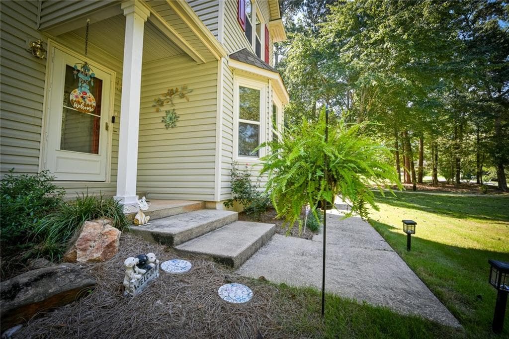5 bedroom, 3 bathroom, 3,157 sq ft single family residence for sale at 110 Clearview Circle, Mcdonough, GA 30253 — photo 3