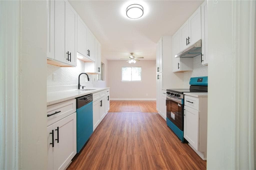 3 bedroom, 2 bathroom, 1,125 sq ft single family residence for sale at 927 Rowland Street, Clarkston, GA 30021 — photo 4