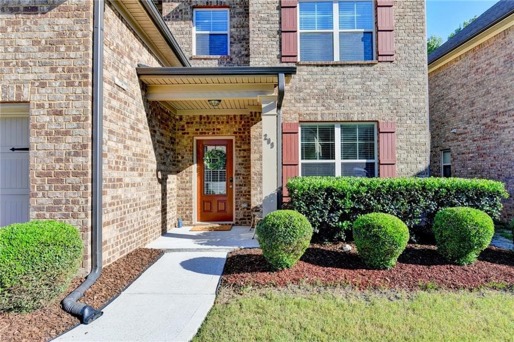 5 bedroom, 3 bathroom, 2,739 sq ft single family residence for sale at 209 Serenity Point, Lawrenceville, GA 30046 — photo 2