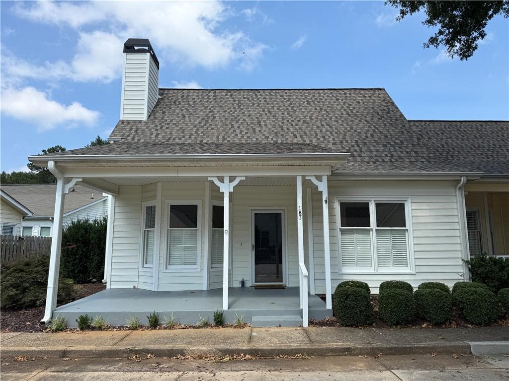 2 bedroom, 2 bathroom, 1,250 sq ft condominium for sale at 183 Victoria Way, Roswell, GA 30075 — photo 1 of 24
