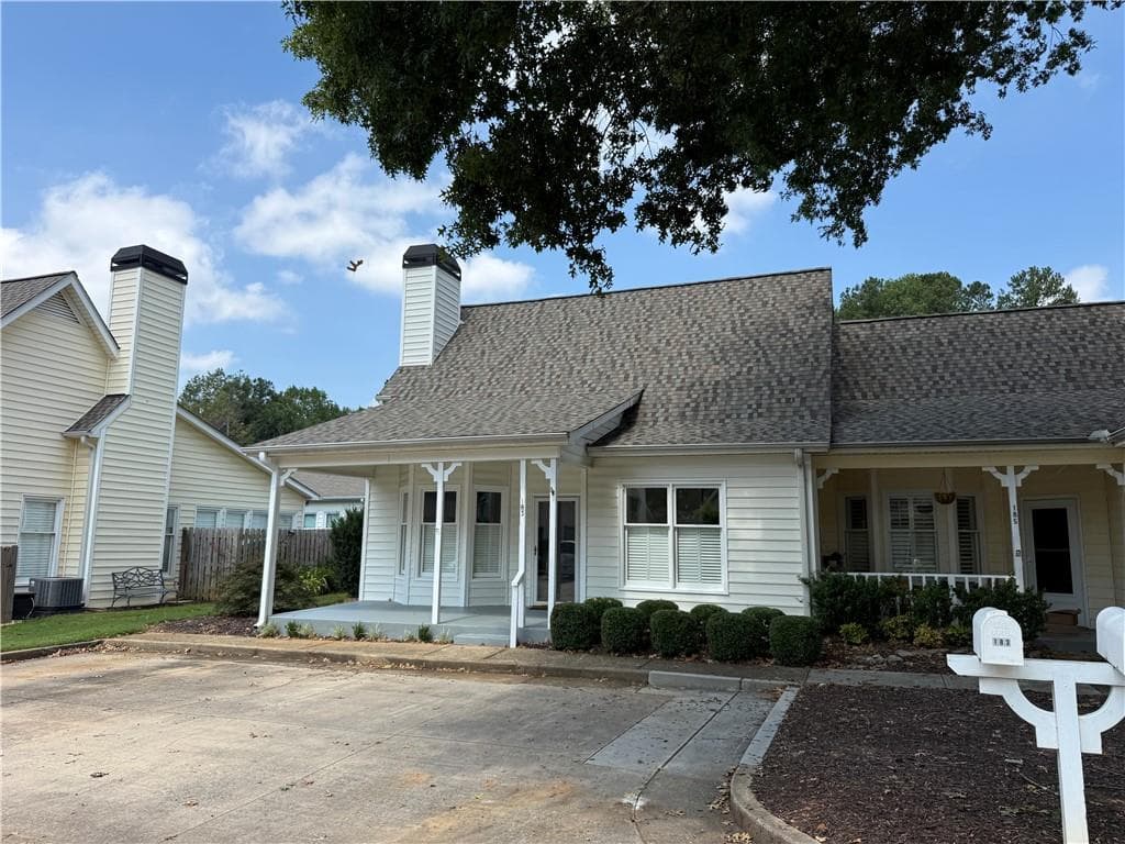 2 bedroom, 2 bathroom, 1,250 sq ft condominium for sale at 183 Victoria Way, Roswell, GA 30075 — photo 3
