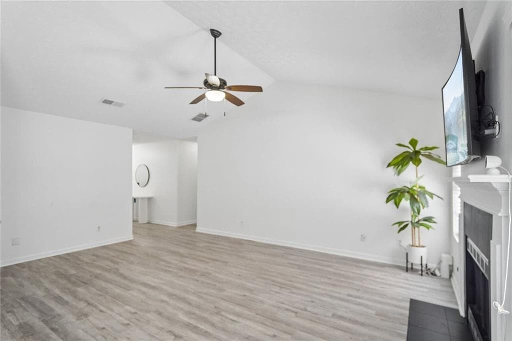 4 bedroom, 2 bathroom, 1,639 sq ft single family residence for sale at 1077 Woodsong Pass Court, Lawrenceville, GA 30043 — photo 10