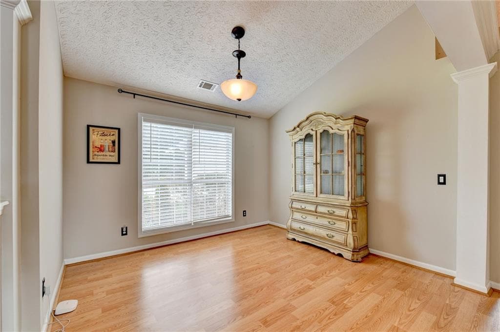 3 bedroom, 2 bathroom, 2,190 sq ft single family residence for sale at 5810 Tallantworth Crossing, Cumming, GA 30040 — photo 7